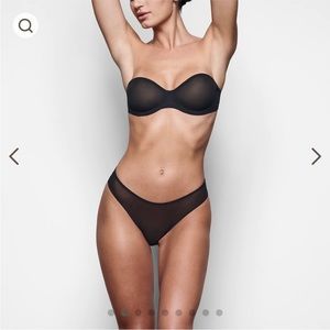 SKIMS, Ultra Fine Mesh strapless bra. BNWT
